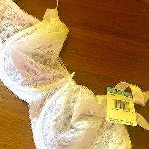 - Bali Women's Lace and Smooth Underwire Bra #3432 Size 36C